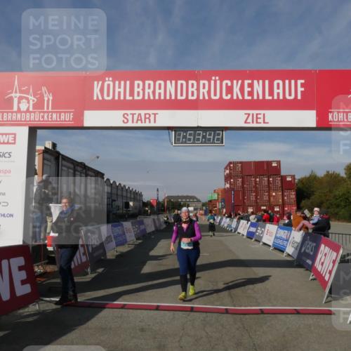 03.10.2025 - Köhlbrandbrückenlauf Matties Gatica Varas http://msf.ph/oto/9172942 03.10.2025 10:53:44 Ziel 2611, 3575, 3774 meine-sportfotos.de