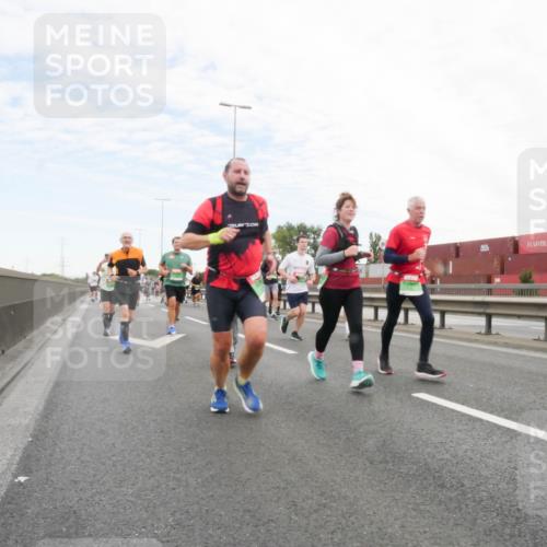 03.10.2025 - Köhlbrandbrückenlauf Matties Gatica Varas http://msf.ph/oto/9172944 03.10.2025 15:22:59 Position 3  meine-sportfotos.de