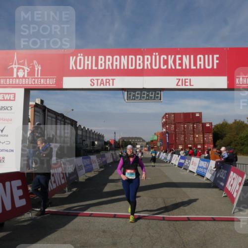 03.10.2025 - Köhlbrandbrückenlauf Matties Gatica Varas http://msf.ph/oto/9172945 03.10.2025 10:53:45 Ziel 2611, 3774 meine-sportfotos.de