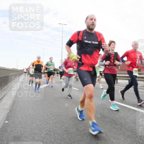 03.10.2025 - Köhlbrandbrückenlauf Matties Gatica Varas http://msf.ph/oto/9172946 03.10.2025 15:22:59 Position 3  meine-sportfotos.de