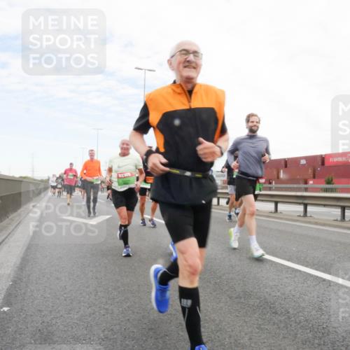 03.10.2025 - Köhlbrandbrückenlauf Matties Gatica Varas http://msf.ph/oto/9172951 03.10.2025 15:23:01 Position 3  meine-sportfotos.de