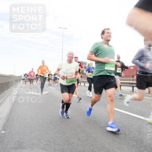 03.10.2025 - Köhlbrandbrückenlauf Matties Gatica Varas http://msf.ph/oto/9172954 03.10.2025 15:23:01 Position 3  meine-sportfotos.de
