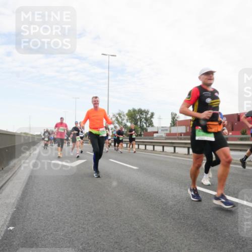 03.10.2025 - Köhlbrandbrückenlauf Matties Gatica Varas http://msf.ph/oto/9172958 03.10.2025 15:23:02 Position 3  meine-sportfotos.de