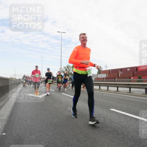 03.10.2025 - Köhlbrandbrückenlauf Matties Gatica Varas http://msf.ph/oto/9172961 03.10.2025 15:23:03 Position 3  meine-sportfotos.de