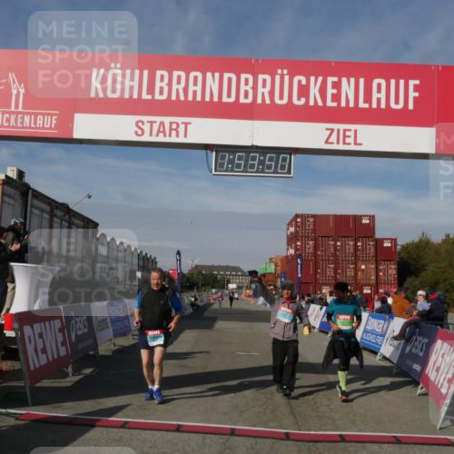 03.10.2025 - Köhlbrandbrückenlauf Matties Gatica Varas http://msf.ph/oto/9172969 03.10.2025 10:53:52 Ziel 2611, 3774 meine-sportfotos.de