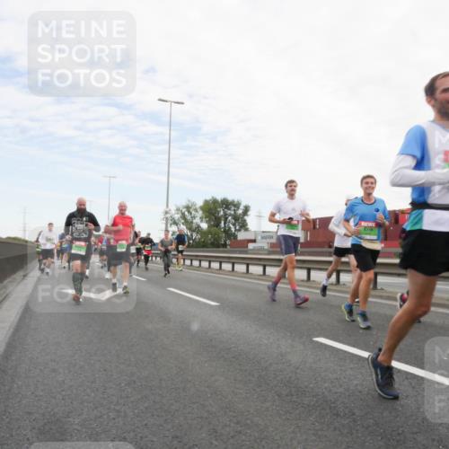 03.10.2025 - Köhlbrandbrückenlauf Matties Gatica Varas http://msf.ph/oto/9172974 03.10.2025 15:23:07 Position 3  meine-sportfotos.de