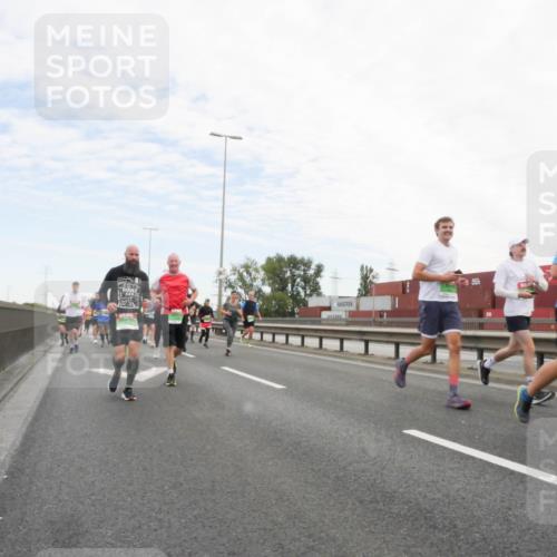 03.10.2025 - Köhlbrandbrückenlauf Matties Gatica Varas http://msf.ph/oto/9172976 03.10.2025 15:23:07 Position 3  meine-sportfotos.de