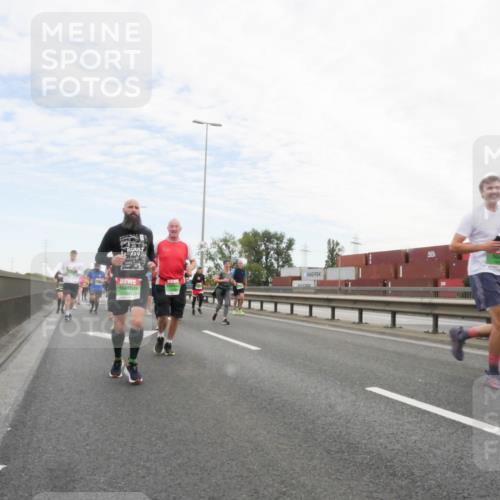 03.10.2025 - Köhlbrandbrückenlauf Matties Gatica Varas http://msf.ph/oto/9172978 03.10.2025 15:23:08 Position 3  meine-sportfotos.de