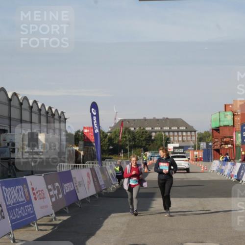 03.10.2025 - Köhlbrandbrückenlauf Matties Gatica Varas http://msf.ph/oto/9172981 03.10.2025 10:54:10 Ziel 2653, 2691 meine-sportfotos.de