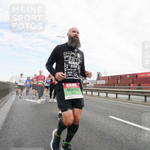 03.10.2025 - Köhlbrandbrückenlauf Matties Gatica Varas http://msf.ph/oto/9172982 03.10.2025 15:23:09 Position 3 9056 meine-sportfotos.de