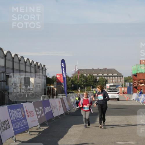 03.10.2025 - Köhlbrandbrückenlauf Matties Gatica Varas http://msf.ph/oto/9172983 03.10.2025 10:54:11 Ziel 2653, 2691 meine-sportfotos.de