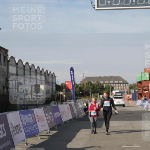 03.10.2025 - Köhlbrandbrückenlauf Matties Gatica Varas http://msf.ph/oto/9172985 03.10.2025 10:54:11 Ziel 2653, 2691 meine-sportfotos.de