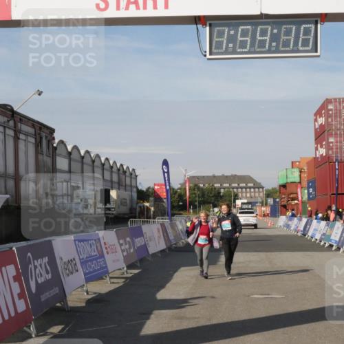 03.10.2025 - Köhlbrandbrückenlauf Matties Gatica Varas http://msf.ph/oto/9172987 03.10.2025 10:54:12 Ziel 2653, 2691 meine-sportfotos.de