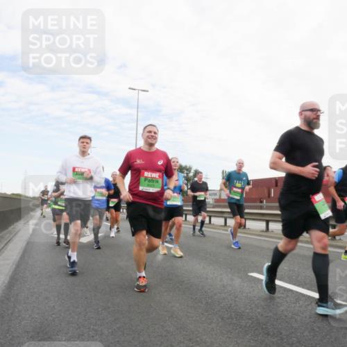 03.10.2025 - Köhlbrandbrückenlauf Matties Gatica Varas http://msf.ph/oto/9172995 03.10.2025 15:23:12 Position 3 8023, 1, 23, 25 meine-sportfotos.de