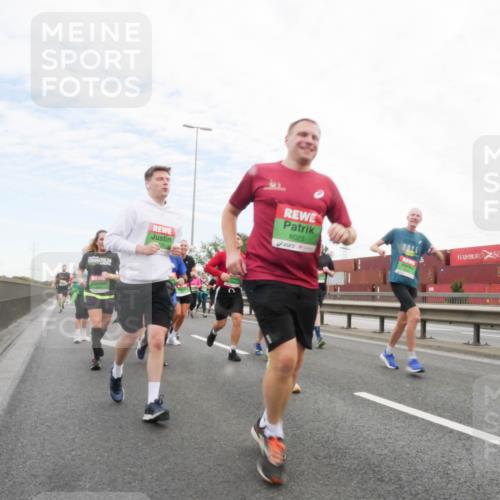 03.10.2025 - Köhlbrandbrückenlauf Matties Gatica Varas http://msf.ph/oto/9172997 03.10.2025 15:23:12 Position 3 8023, 21, 25 meine-sportfotos.de