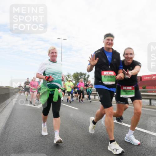 03.10.2025 - Köhlbrandbrückenlauf Matties Gatica Varas http://msf.ph/oto/9173007 03.10.2025 15:23:14 Position 3 8914 meine-sportfotos.de