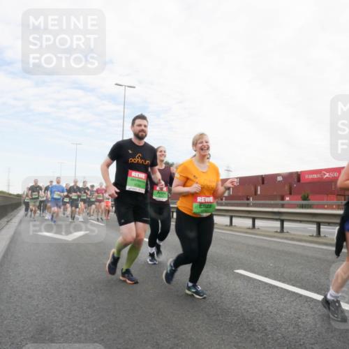 03.10.2025 - Köhlbrandbrückenlauf Matties Gatica Varas http://msf.ph/oto/9173020 03.10.2025 15:23:18 Position 3 8789 meine-sportfotos.de