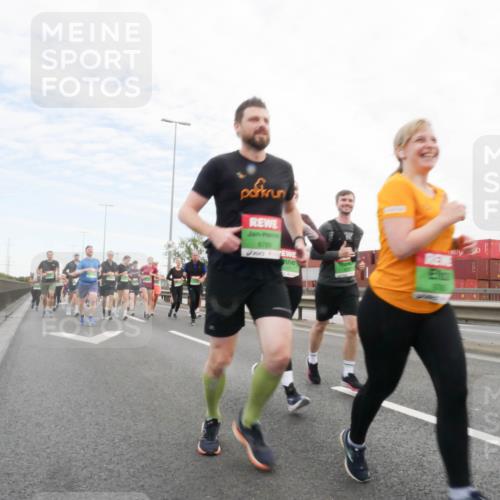 03.10.2025 - Köhlbrandbrückenlauf Matties Gatica Varas http://msf.ph/oto/9173021 03.10.2025 15:23:19 Position 3 878 meine-sportfotos.de