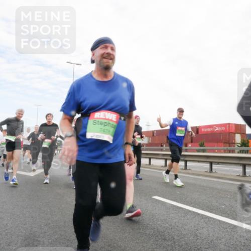 03.10.2025 - Köhlbrandbrückenlauf Matties Gatica Varas http://msf.ph/oto/9173037 03.10.2025 15:23:27 Position 3 7478 meine-sportfotos.de