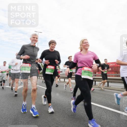 03.10.2025 - Köhlbrandbrückenlauf Matties Gatica Varas http://msf.ph/oto/9173040 03.10.2025 15:23:28 Position 3 7355, 7414, 7316 meine-sportfotos.de