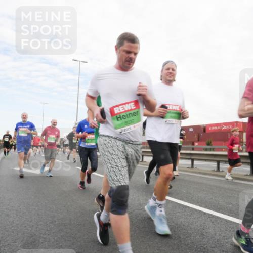 03.10.2025 - Köhlbrandbrückenlauf Matties Gatica Varas http://msf.ph/oto/9173045 03.10.2025 15:23:31 Position 3 8037 meine-sportfotos.de