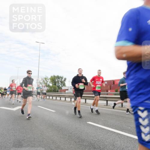 03.10.2025 - Köhlbrandbrückenlauf Matties Gatica Varas http://msf.ph/oto/9173050 03.10.2025 15:23:33 Position 3  meine-sportfotos.de