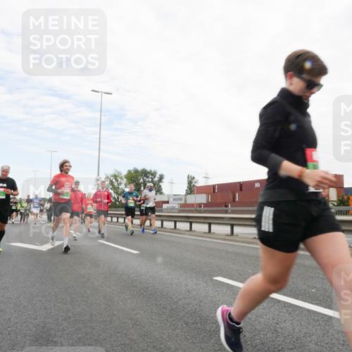03.10.2025 - Köhlbrandbrückenlauf Matties Gatica Varas http://msf.ph/oto/9173053 03.10.2025 15:23:34 Position 3  meine-sportfotos.de