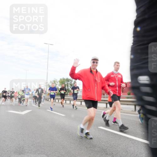 03.10.2025 - Köhlbrandbrückenlauf Matties Gatica Varas http://msf.ph/oto/9173059 03.10.2025 15:23:37 Position 3  meine-sportfotos.de