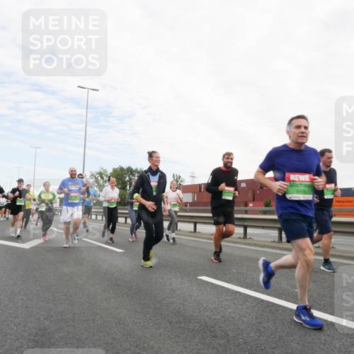 03.10.2025 - Köhlbrandbrückenlauf Matties Gatica Varas http://msf.ph/oto/9173064 03.10.2025 15:23:40 Position 3 931 meine-sportfotos.de