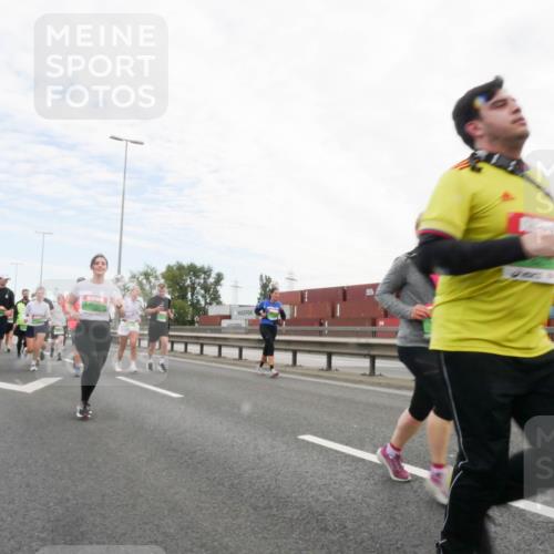 03.10.2025 - Köhlbrandbrückenlauf Matties Gatica Varas http://msf.ph/oto/9173074 03.10.2025 15:23:45 Position 3  meine-sportfotos.de