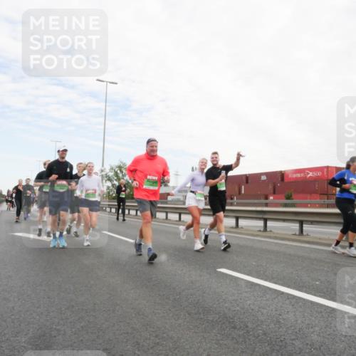 03.10.2025 - Köhlbrandbrückenlauf Matties Gatica Varas http://msf.ph/oto/9173078 03.10.2025 15:23:47 Position 3  meine-sportfotos.de