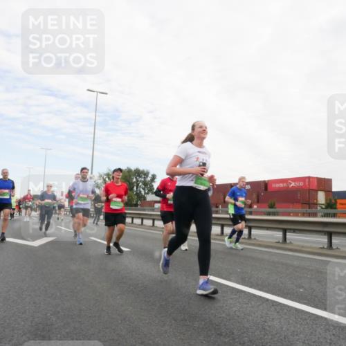 03.10.2025 - Köhlbrandbrückenlauf Matties Gatica Varas http://msf.ph/oto/9173108 03.10.2025 15:24:01 Position 3  meine-sportfotos.de