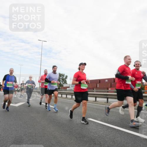 03.10.2025 - Köhlbrandbrückenlauf Matties Gatica Varas http://msf.ph/oto/9173110 03.10.2025 15:24:02 Position 3  meine-sportfotos.de