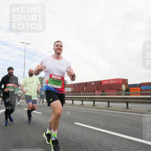 03.10.2025 - Köhlbrandbrückenlauf Matties Gatica Varas http://msf.ph/oto/9173121 03.10.2025 15:24:08 Position 3 7810 meine-sportfotos.de