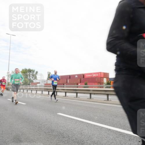 03.10.2025 - Köhlbrandbrückenlauf Matties Gatica Varas http://msf.ph/oto/9173124 03.10.2025 15:24:09 Position 3  meine-sportfotos.de