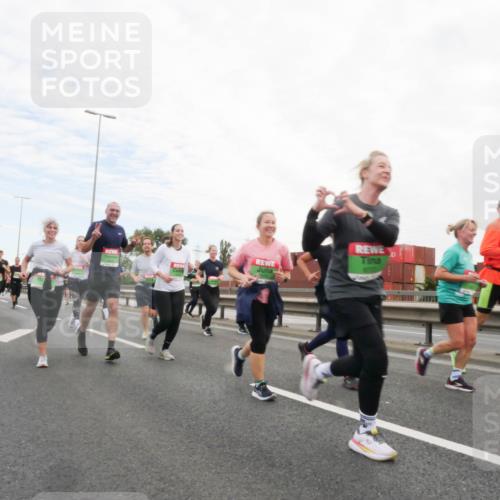 03.10.2025 - Köhlbrandbrückenlauf Matties Gatica Varas http://msf.ph/oto/9173145 03.10.2025 15:24:19 Position 3  meine-sportfotos.de
