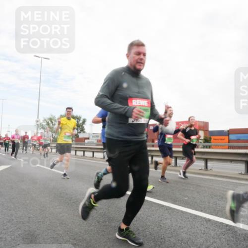 03.10.2025 - Köhlbrandbrückenlauf Matties Gatica Varas http://msf.ph/oto/9173158 03.10.2025 15:24:26 Position 3  meine-sportfotos.de