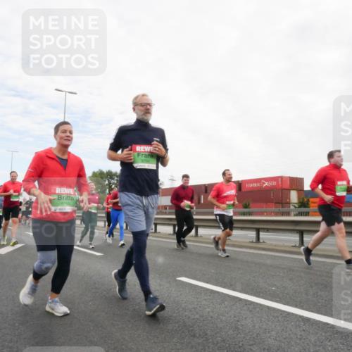 03.10.2025 - Köhlbrandbrückenlauf Matties Gatica Varas http://msf.ph/oto/9173169 03.10.2025 15:24:31 Position 3 8793, 8794 meine-sportfotos.de