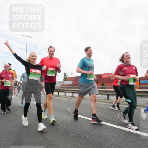 03.10.2025 - Köhlbrandbrückenlauf Matties Gatica Varas http://msf.ph/oto/9173174 03.10.2025 15:24:34 Position 3 7707 meine-sportfotos.de