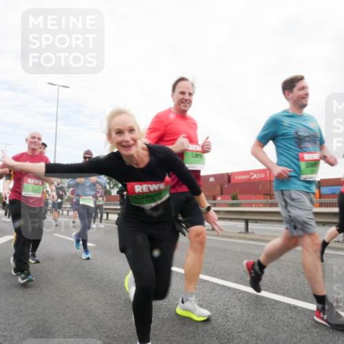03.10.2025 - Köhlbrandbrückenlauf Matties Gatica Varas http://msf.ph/oto/9173175 03.10.2025 15:24:34 Position 3  meine-sportfotos.de