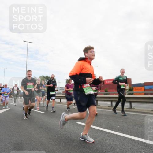 03.10.2025 - Köhlbrandbrückenlauf Matties Gatica Varas http://msf.ph/oto/9173180 03.10.2025 15:24:36 Position 3 7636 meine-sportfotos.de