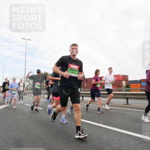 03.10.2025 - Köhlbrandbrückenlauf Matties Gatica Varas http://msf.ph/oto/9173182 03.10.2025 15:24:37 Position 3 7945 meine-sportfotos.de