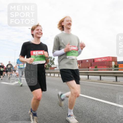 03.10.2025 - Köhlbrandbrückenlauf Matties Gatica Varas http://msf.ph/oto/9173201 03.10.2025 15:24:47 Position 3 9822 meine-sportfotos.de