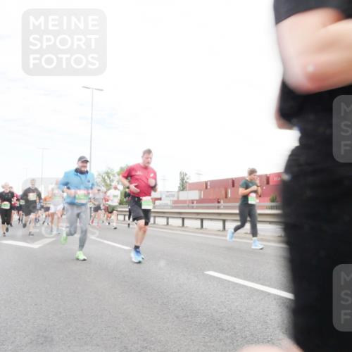 03.10.2025 - Köhlbrandbrückenlauf Matties Gatica Varas http://msf.ph/oto/9173202 03.10.2025 15:24:47 Position 3  meine-sportfotos.de