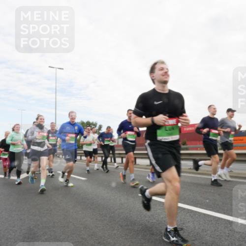 03.10.2025 - Köhlbrandbrückenlauf Matties Gatica Varas http://msf.ph/oto/9173227 03.10.2025 15:24:59 Position 3  meine-sportfotos.de