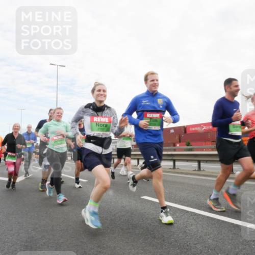 03.10.2025 - Köhlbrandbrückenlauf Matties Gatica Varas http://msf.ph/oto/9173229 03.10.2025 15:25:00 Position 3 7750 meine-sportfotos.de