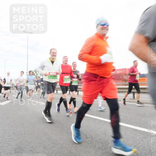 03.10.2025 - Köhlbrandbrückenlauf Matties Gatica Varas http://msf.ph/oto/9173242 03.10.2025 15:25:07 Position 3  meine-sportfotos.de