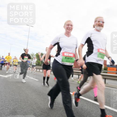 03.10.2025 - Köhlbrandbrückenlauf Matties Gatica Varas http://msf.ph/oto/9173249 03.10.2025 15:25:10 Position 3 8020, 4, 5 meine-sportfotos.de