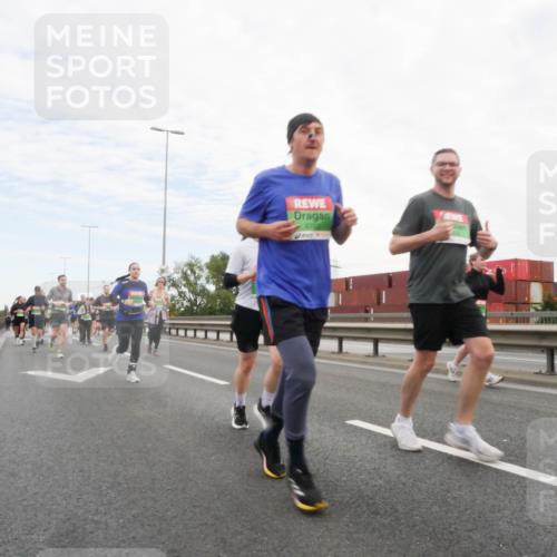 03.10.2025 - Köhlbrandbrückenlauf Matties Gatica Varas http://msf.ph/oto/9173258 03.10.2025 15:25:15 Position 3 870 meine-sportfotos.de