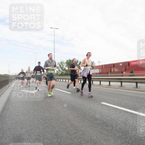 03.10.2025 - Köhlbrandbrückenlauf Matties Gatica Varas http://msf.ph/oto/9173264 03.10.2025 15:25:18 Position 3  meine-sportfotos.de